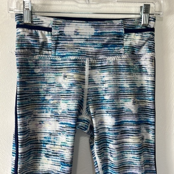 Lululemon Real Quick Tights in Blurry Belle Multi Blue  Women's 4 Ankle Crop 24" - Picture 8 of 15
